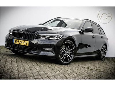 Zwart Occasion 2020 BMW 330 Executive Stationwagen | € 23.330 (Goede deal)
