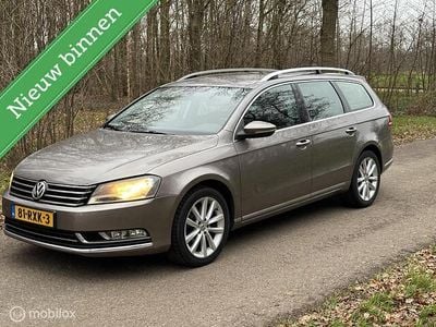 Bruin Gebruikt 2011 VW Passat Highline Stationwagen | € 3.999 (Super prijs)