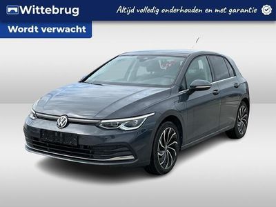 tweedehands VW Golf VIII 1.4 eHybrid Style DSG Automaat Navigatie / Panoramadak / 17"LM Velgen / Bluetooth / Parkeersensoren
