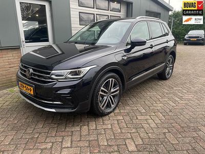 Zwart Occasion 2023 VW Tiguan Business+ SUV | € 36.900 (Super prijs)