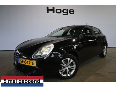 tweedehands Alfa Romeo Giulietta 1.4 T Distinctive Airco ECC PDC Licht metaal Xenon LED Inruil mogelijk