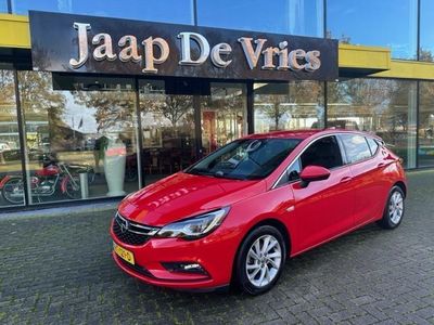 Rood Occasion 2018 Opel Astra Innovation Hatchback | € 12.950 (Iets duurder)