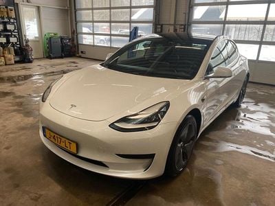 Wit (metallic) Occasion 2020 Tesla Model 3 Standard Range Plus Sedan | € 18.500 (Eerlijke prijs)