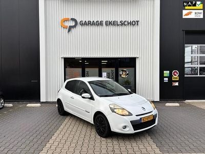 Wit Gebruikt 2011 Renault Clio II Authentique Hatchback | € 2.450 (Eerlijke prijs)