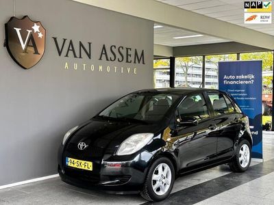 tweedehands Toyota Yaris 1.3 VVTi Sol MMT • Automaat • 123DKM NAP