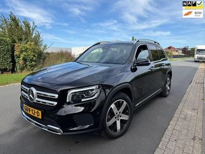 Zwart (metallic) Gebruikt 2022 Mercedes GLB200 AMG line SUV | € 34.999