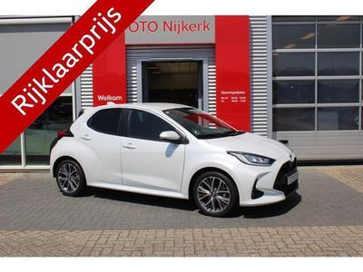 Wit Gebruikt 2024 Toyota Yaris Executive Hatchback | € 28.900 (Eerlijke prijs)