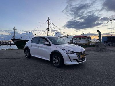 Wit Occasion 2020 Peugeot e-208 Allure Hatchback | € 13.000 (Eerlijke prijs)