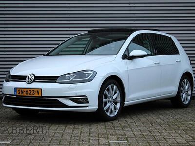 Wit Gebruikt 2017 VW Golf VII Highline Hatchback | € 14.495 (Eerlijke prijs)