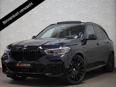 tweedehands BMW X5 45e M-Performance Seats | Night Vision | Sky-Lounge Pano | 360 View | Acc | Laser | HK Sound | 21"| Achterasbesturing | M-gordels | Glaspook | M 50 jahre | Individual | Luchtvering | Head-Up | Dodehoek | Carplay | Draadloos laden |