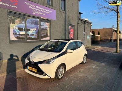 Wit Gebruikt 2014 Toyota Aygo X-wave Hatchback | € 6.499 (Eerlijke prijs)