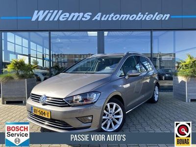 tweedehands VW Golf Sportsvan 1.2 TSI Highline Trekhaak wegklapbaar navigatie