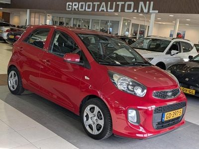 Rood (metallic) Gebruikt 2015 Kia Picanto Comfort Hatchback | € 4.944 (Super prijs)
