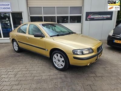 Geel Occasion 2001 Volvo S60 Sedan | € 1.450 (Eerlijke prijs)