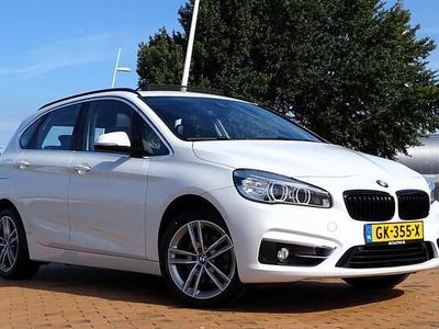 Wit Gebruikt 2015 BMW 218 Luxury Line Stationwagen | € 13.950 (Eerlijke prijs)