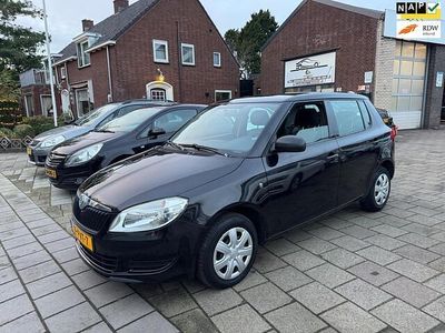 Zwart Gebruikt 2011 Skoda Fabia Comfort Hatchback | € 3.250 (Eerlijke prijs)