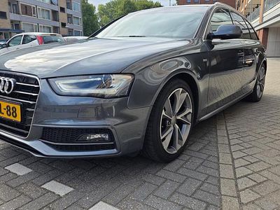 Grijs (metallic) Gebruikt 2013 Audi A4 S-Line Stationwagen | € 15.000