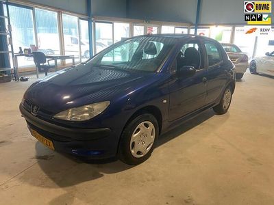 Blauw (metallic) Gebruikt 2000 Peugeot 206 Hatchback | € 1.750 (Eerlijke prijs)