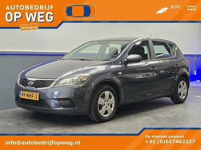 Grijs Gebruikt 2010 Kia Ceed Hatchback | € 2.950 (Eerlijke prijs)