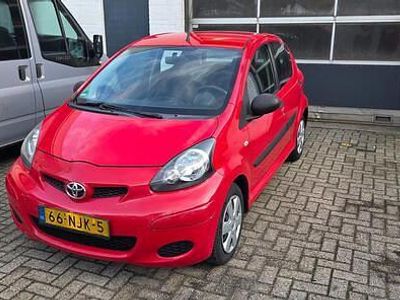 Rood Occasion 2010 Toyota Aygo Hatchback | € 2.395 (Eerlijke prijs)