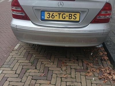 Grijs (metallic) Gebruikt 2002 Mercedes C180 Elegance Sedan | € 1.999