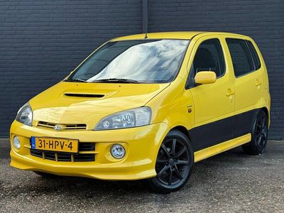 Geel Occasion 2002 Daihatsu YRV MPV | € 5.495