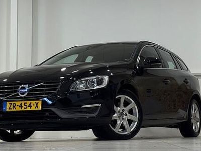 Zwart (metallic) Occasion 2014 Volvo V60 Momentum Stationwagen | € 13.694 (Eerlijke prijs)