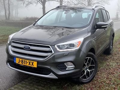Grijs Gebruikt 2017 Ford Kuga Trend SUV | € 10.950 (Eerlijke prijs)