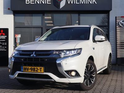 Silky white pearl (wit metallic) Occasion 2015 Mitsubishi Outlander P-HEV Instyle SUV | € 16.895 (Eerlijke prijs)