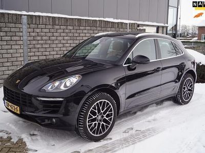Zwart (metallic) Gebruikt 2016 Porsche Macan Turbo SUV | € 30.850 (Eerlijke prijs)