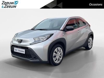 Shimmering silver metallic (grijs metallic) Occasion 2023 Toyota Aygo X Play SUV | € 14.899 (Goede deal)