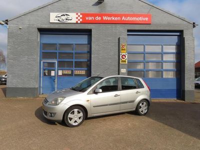 Grijs Gebruikt 2006 Ford Fiesta Futura Hatchback | € 4.995 (Duur)