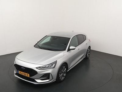 Grijs Gebruikt 2023 Ford Focus ST-Line Hatchback | € 19.450 (Eerlijke prijs)