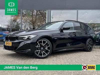 Zwart Occasion 2022 BMW 320 Stationwagen | € 30.895 (Goede deal)