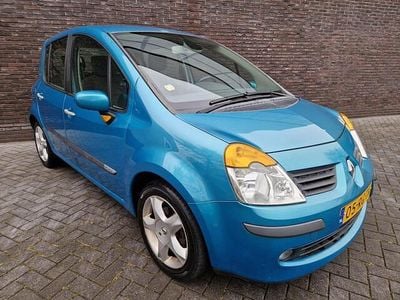 Blauw (metallic) Gebruikt 2005 Renault Modus Luxe MPV | € 2.395 (Eerlijke prijs)