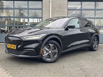Zwart Gebruikt 2022 Ford Mustang Mach-E SUV | € 28.850 (Eerlijke prijs)