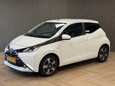 Occasion Toyota Aygo X-play 69 PK (50 kW) 2015 Wit Hatchback