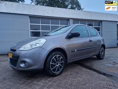 Occasion Renault Clio II Expression 75 PK (55 kW) 2009 Grijs Hatchback