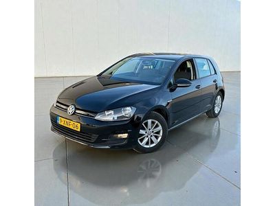 Zwart (metallic) Gebruikt 2014 VW Golf VII Comfortline Hatchback | € 7.999 (Goede deal)