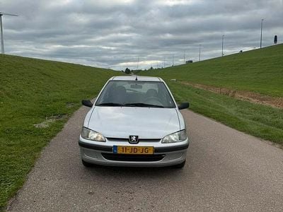 Peugeot 106