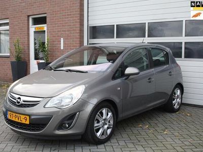 tweedehands Opel Corsa 1.4-16V Cosmo.airco.cruise control.stuurverwarming.half leder