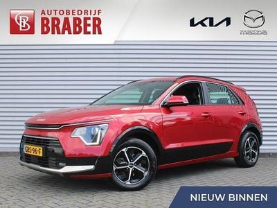 Rood, metallic lak Occasion 2024 Kia Niro SUV | € 32.950 (Eerlijke prijs)