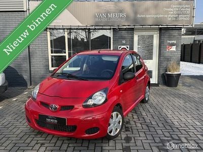 Occasion Toyota Aygo 68 PK (50 kW) 2011 Rood Hatchback