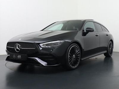Zwart, metallic lak Nieuw 2025 Mercedes CLA180 Shooting Brake Business Stationwagen | € 57.573 (Iets duurder)