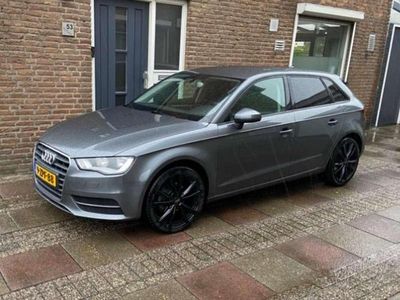 Grijs Gebruikt 2015 Audi A3 Hatchback | € 17.000 (Duur)