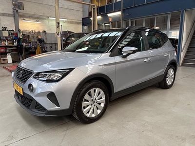 Grijs (metallic) Occasion 2023 Seat Arona Style SUV | € 18.250 (Eerlijke prijs)