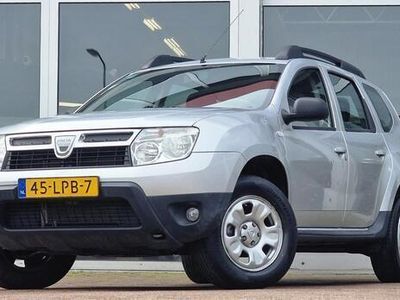 tweedehands Dacia Duster 1.6i Lauréate 2wd 2e Eigenaar Trehaak 100% onderho