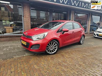 Rood Gebruikt 2014 Kia Rio Comfort Hatchback | € 8.250 (Iets duurder)