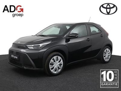 Zwart Nieuw 2025 Toyota Aygo X Play SUV | € 24.345 (Eerlijke prijs)