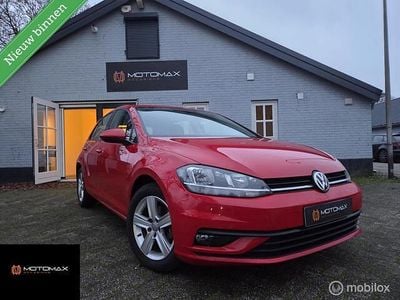 Rood Gebruikt 2019 VW Golf VII Trendline Hatchback | € 10.995 (Goede deal)